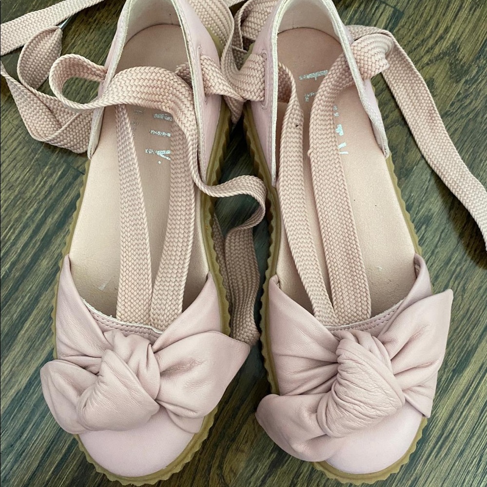 Shoes - Picture 4 of 4